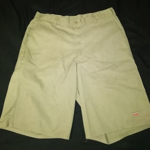 Kaki Dickies shorts
